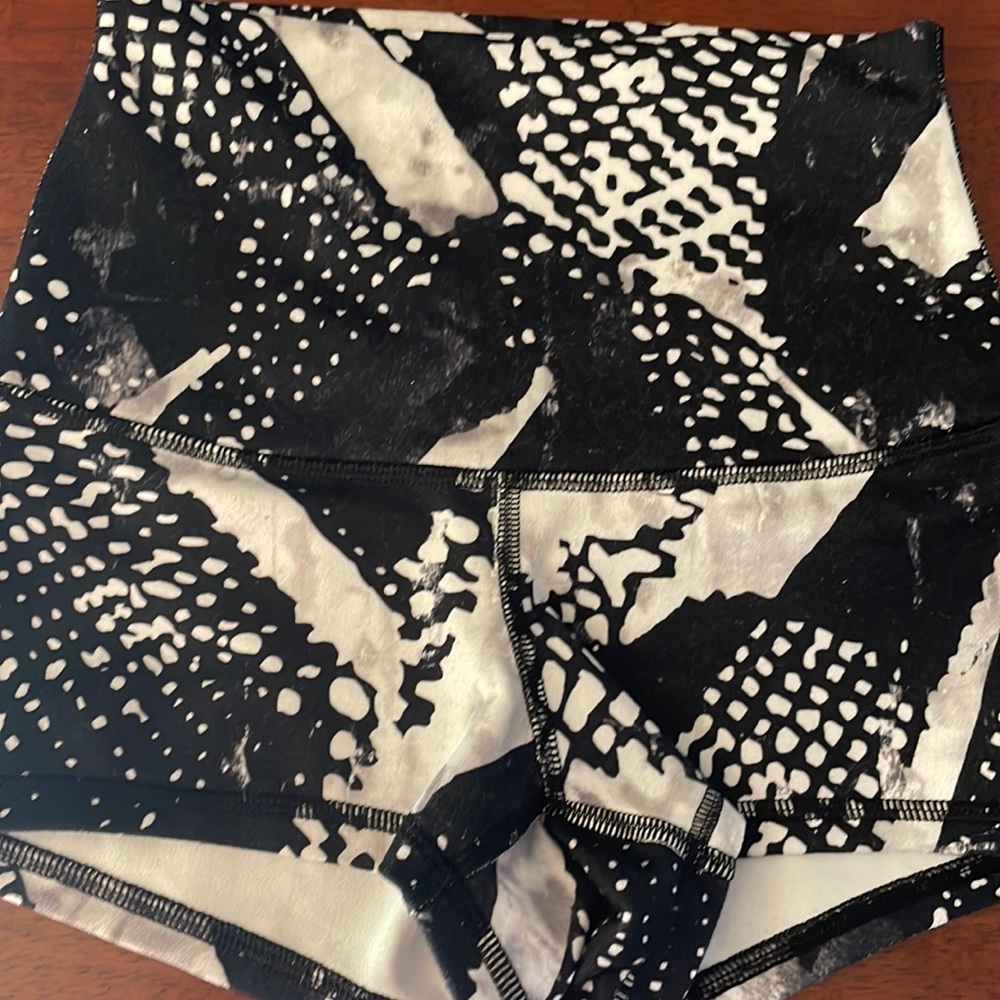 Lululemon black/white shorts size 2